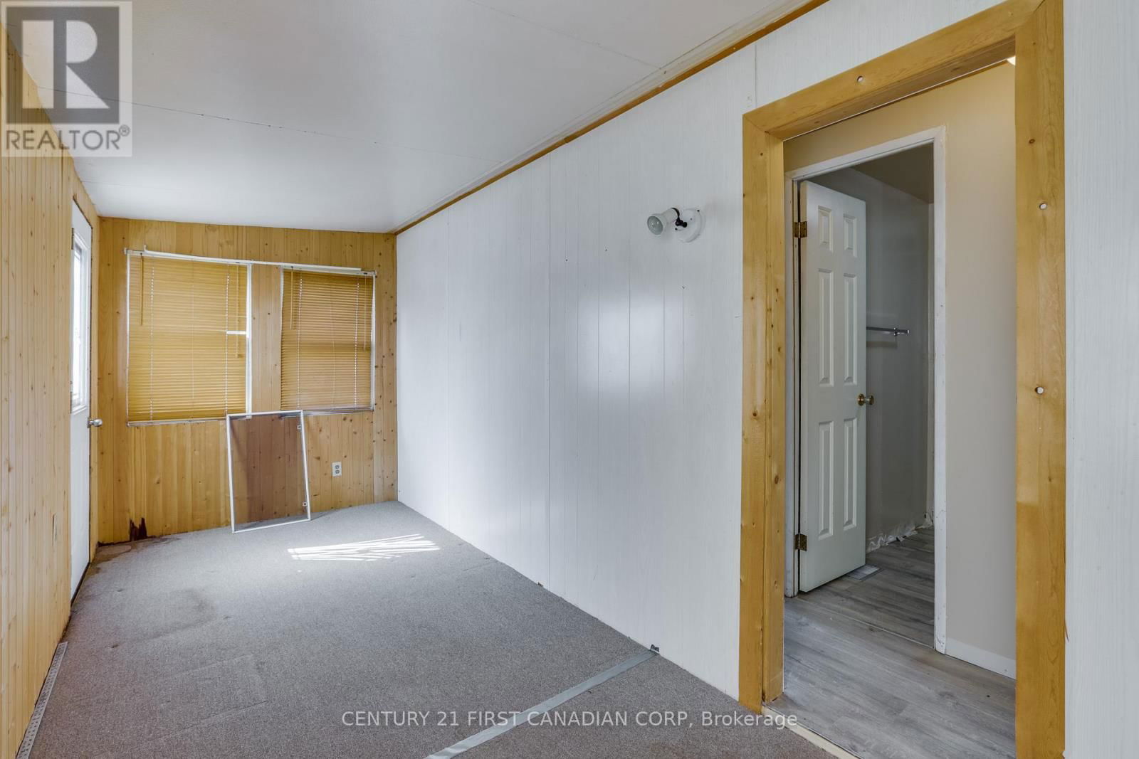 202 - 198 SPRINGBANK DRIVE Image 16