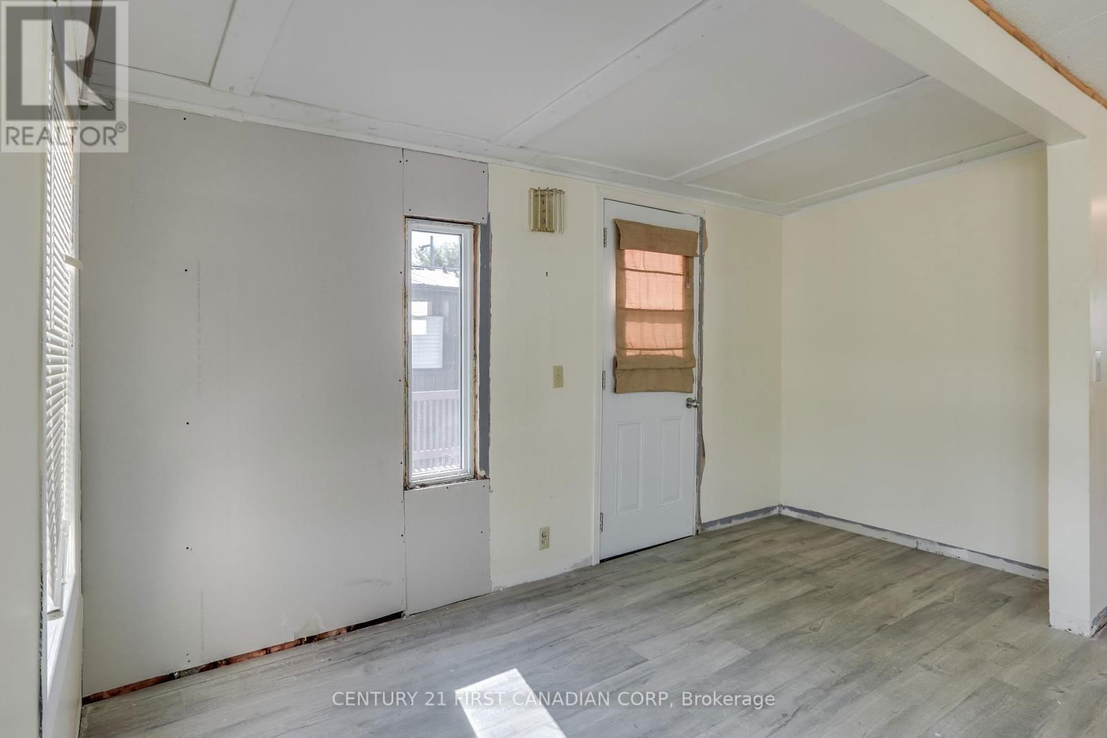 202 - 198 SPRINGBANK DRIVE Image 5
