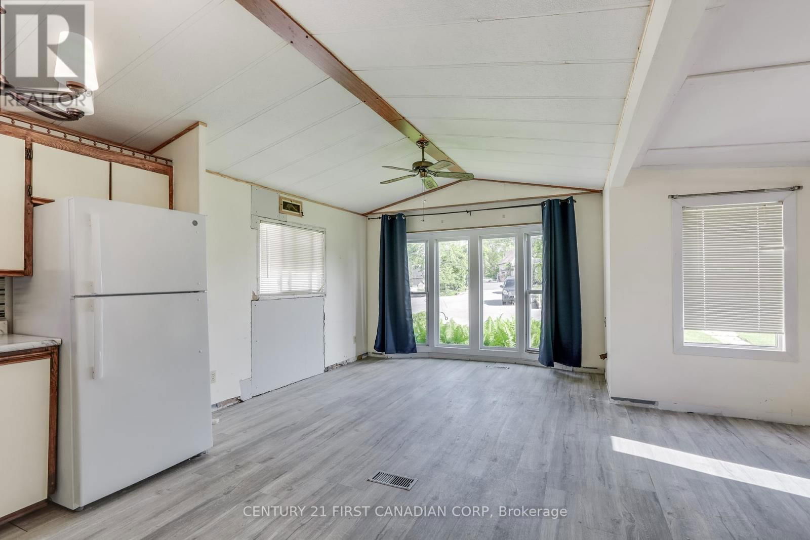202 - 198 SPRINGBANK DRIVE Image 7