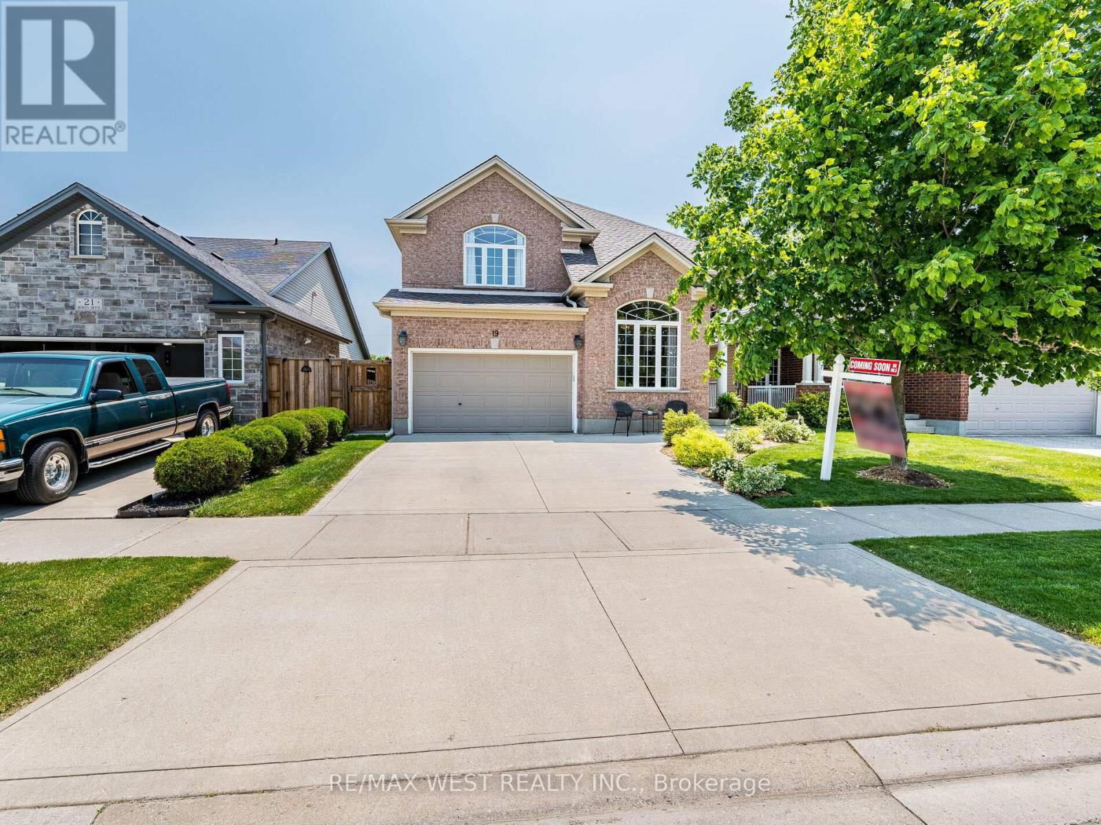 19 BOWEN DRIVE Image 1