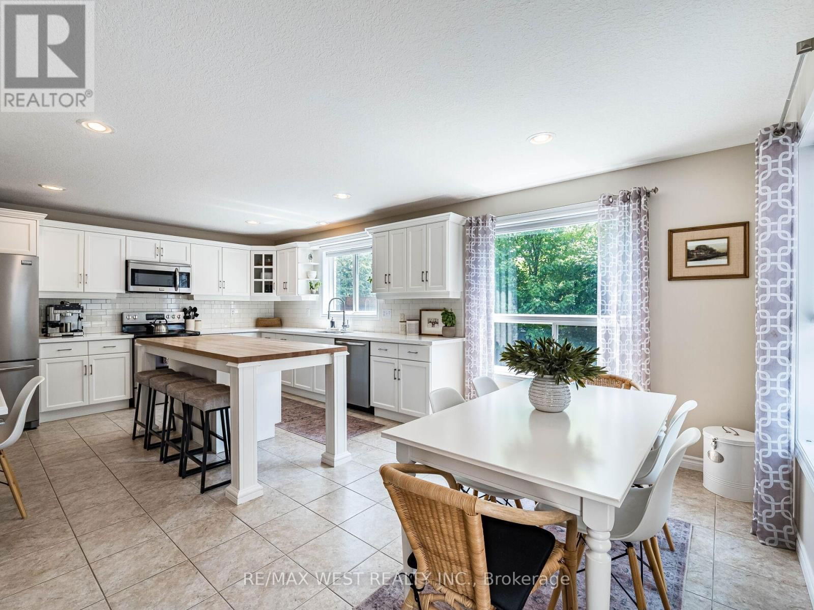 19 BOWEN DRIVE Image 11