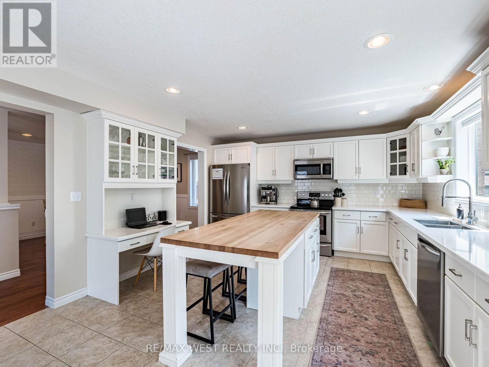 19 BOWEN DRIVE Image 12