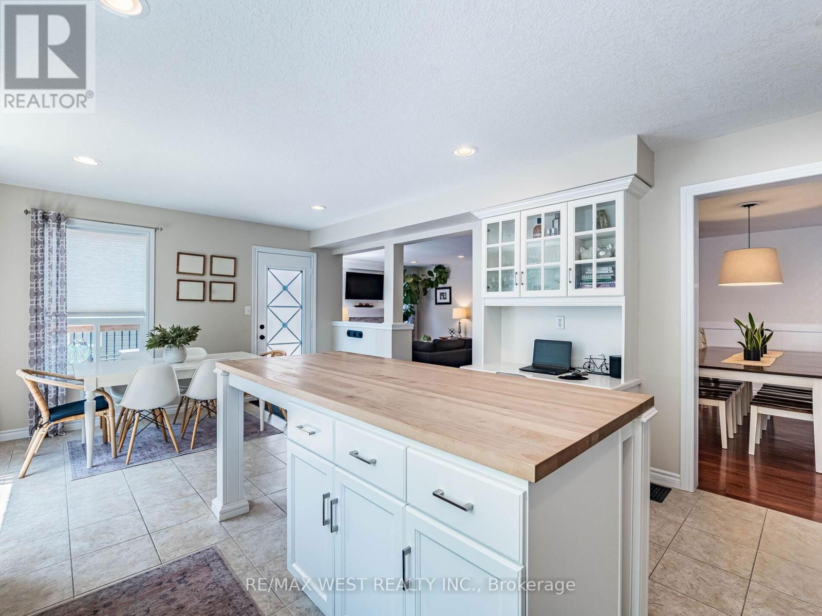 19 BOWEN DRIVE Image 14