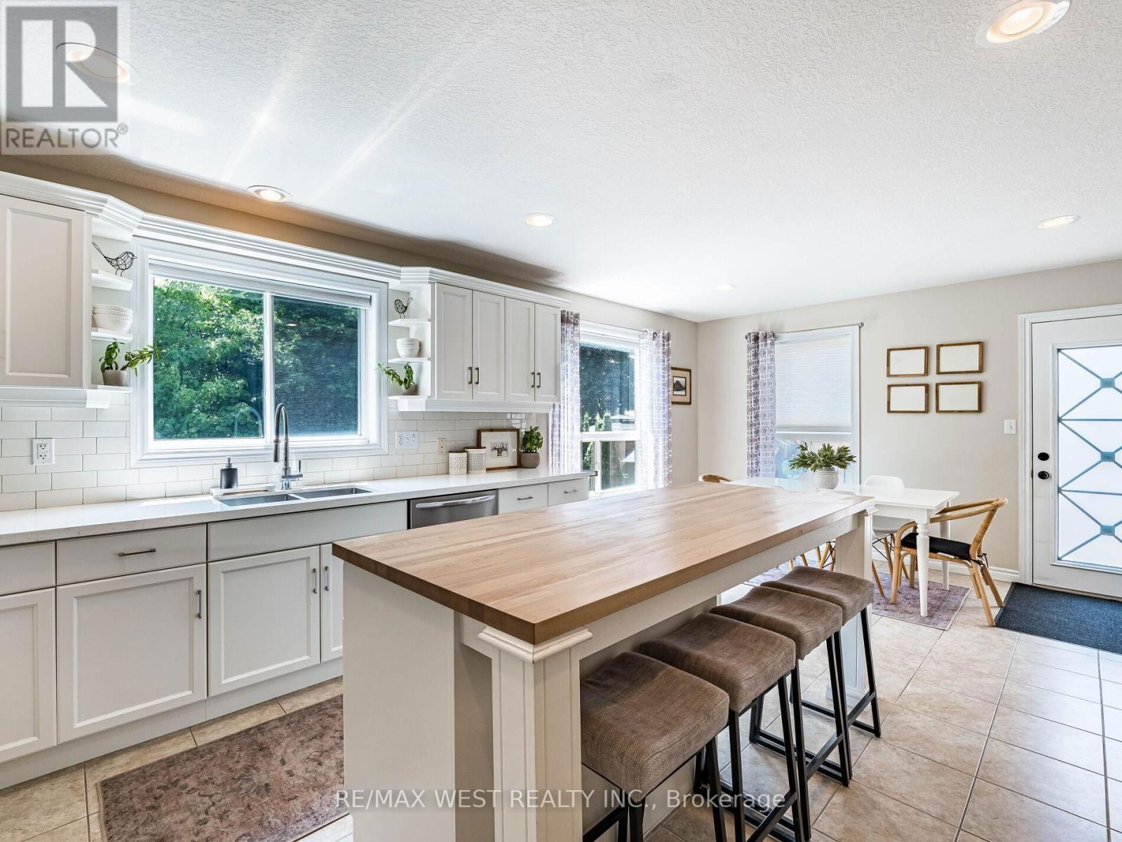 19 BOWEN DRIVE Image 15