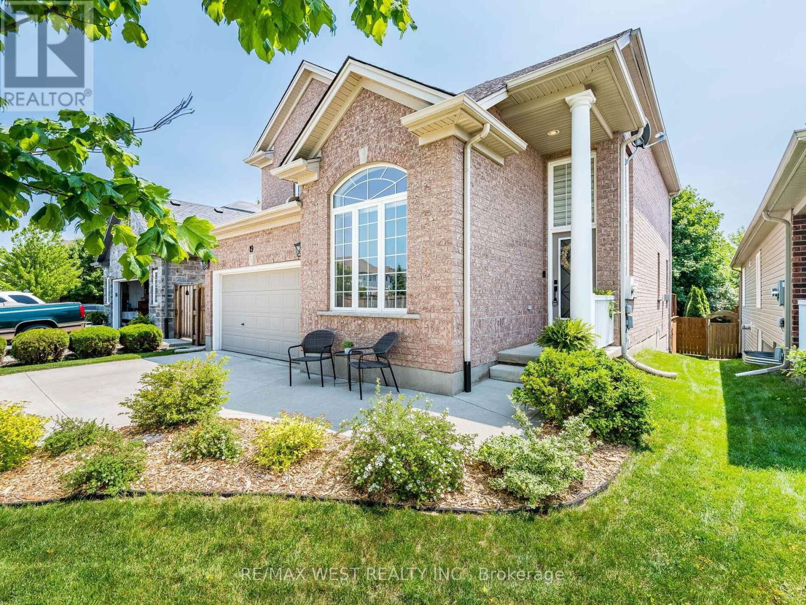 19 BOWEN DRIVE Image 2