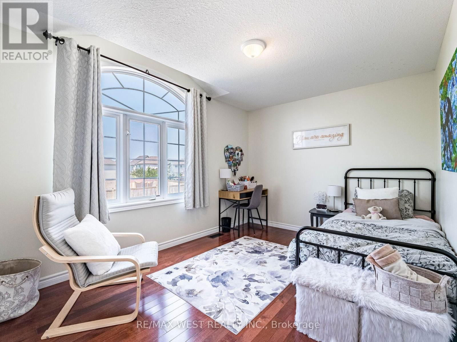 19 BOWEN DRIVE Image 23
