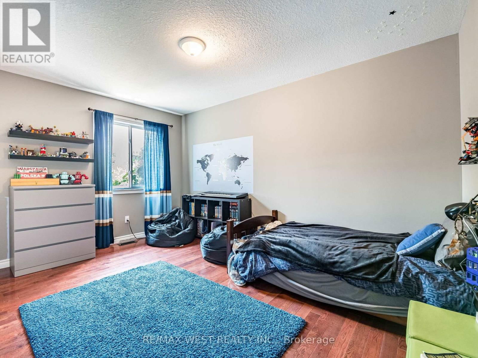 19 BOWEN DRIVE Image 24