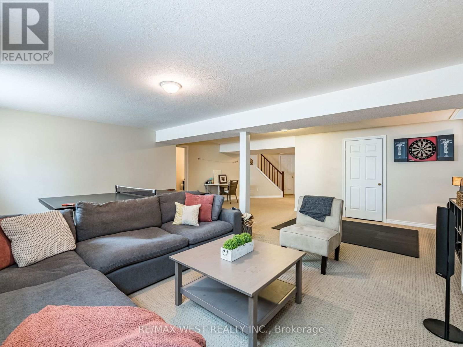 19 BOWEN DRIVE Image 28