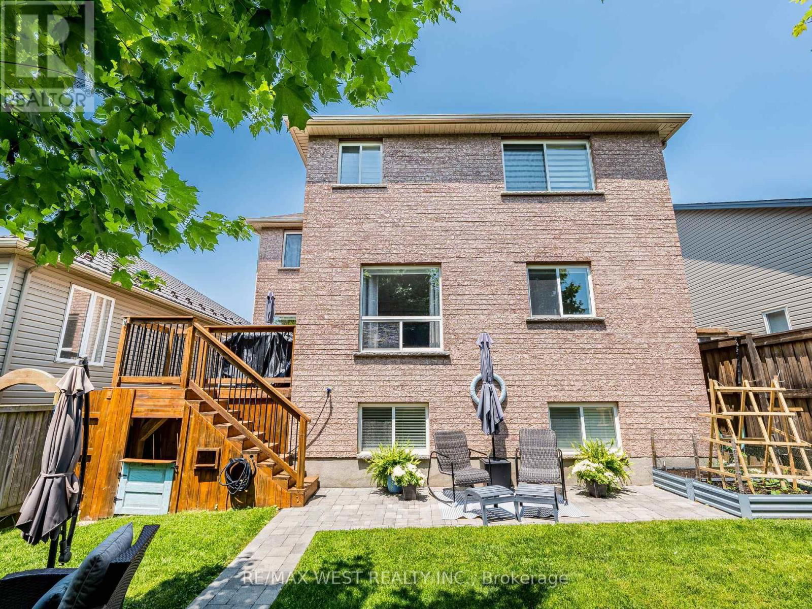 19 BOWEN DRIVE Image 35