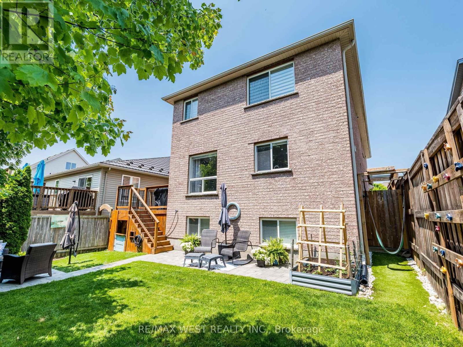 19 BOWEN DRIVE Image 36