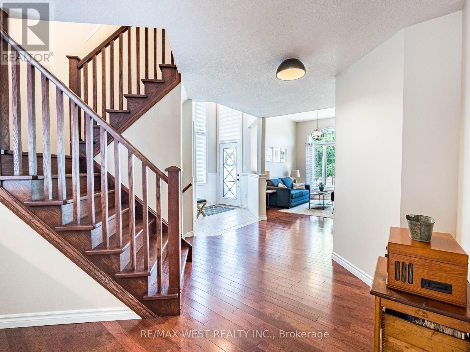 19 BOWEN DRIVE Image 6