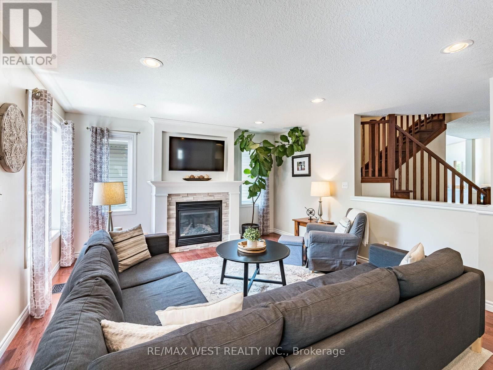 19 BOWEN DRIVE Image 9