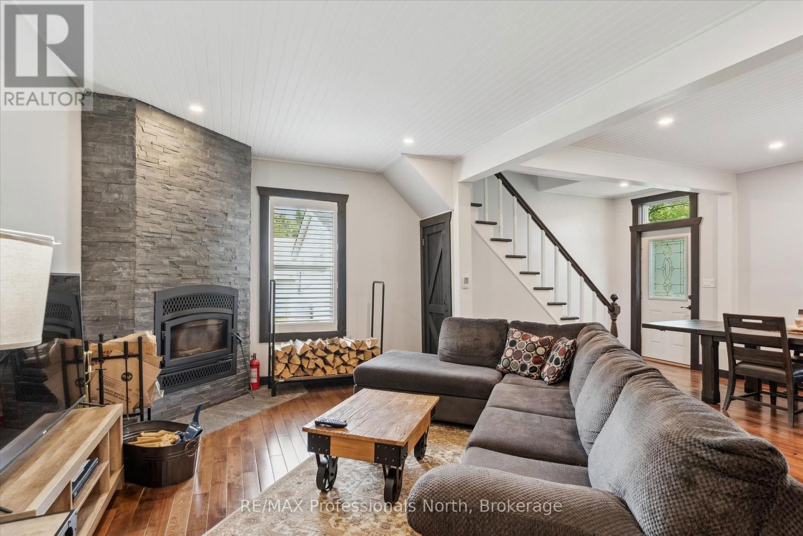 54 MAIN STREET Image 9