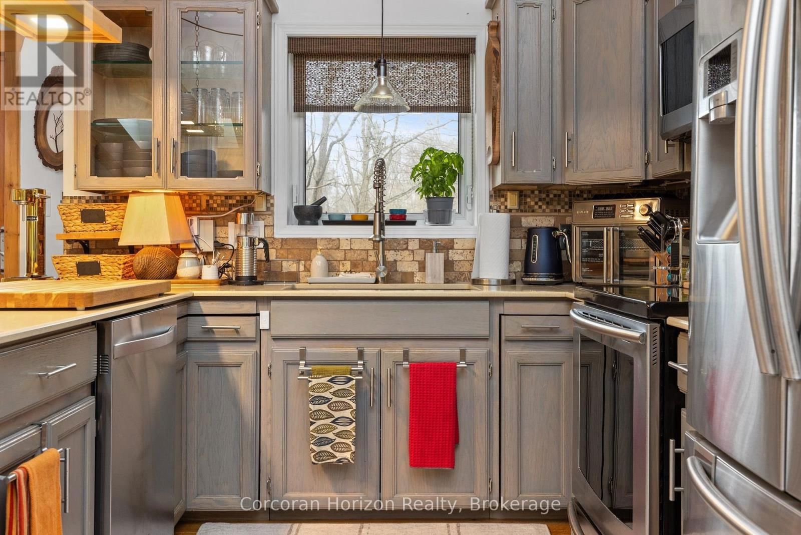 2517 HONEY HARBOUR ROAD Image 11