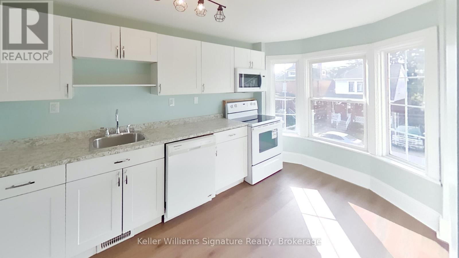 2 - 104 ROSSLYN AVENUE NORTH Image 11