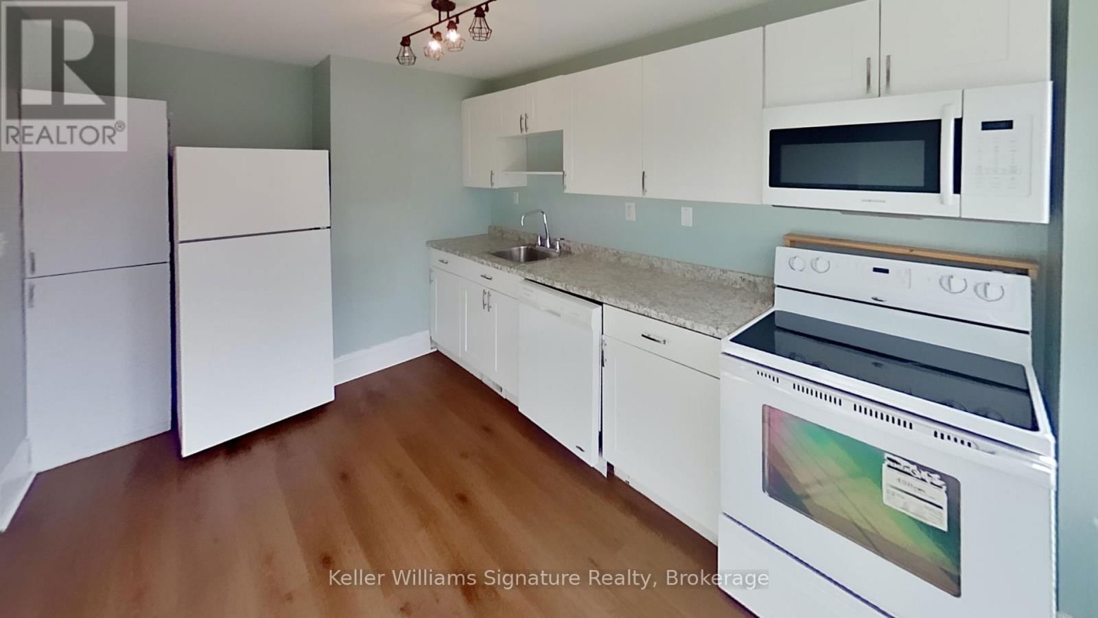 2 - 104 ROSSLYN AVENUE NORTH Image 13