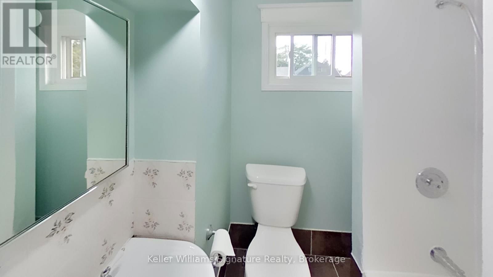 2 - 104 ROSSLYN AVENUE NORTH Image 14