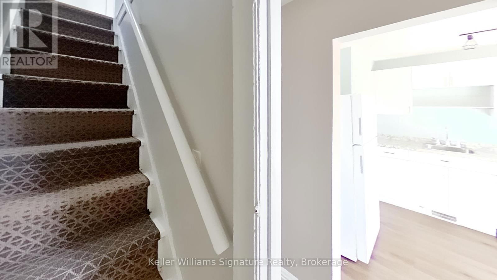 2 - 104 ROSSLYN AVENUE NORTH Image 16