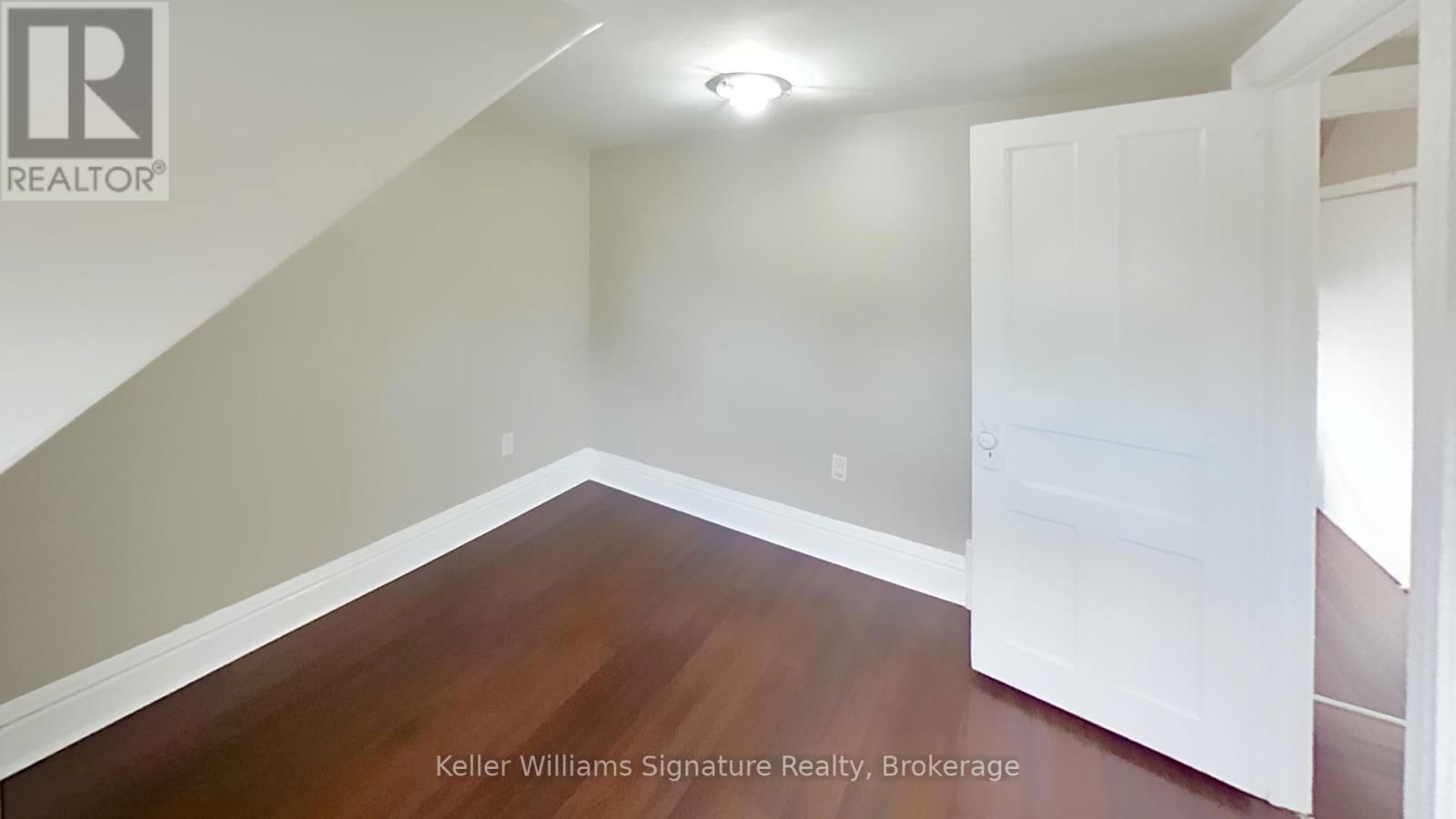 2 - 104 ROSSLYN AVENUE NORTH Image 19