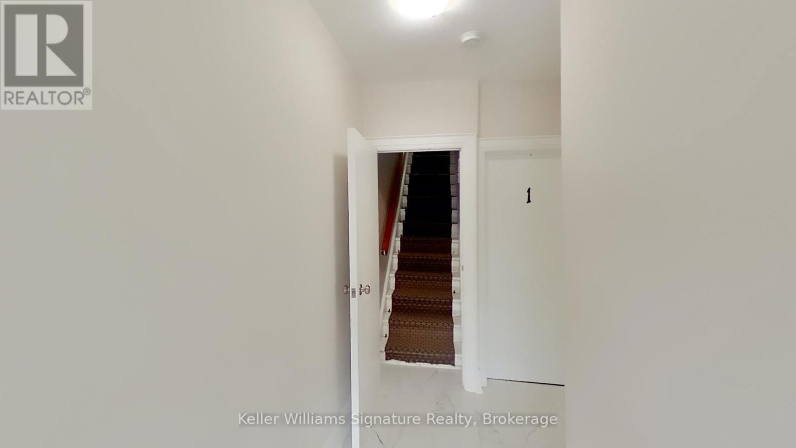 2 - 104 ROSSLYN AVENUE NORTH Image 2