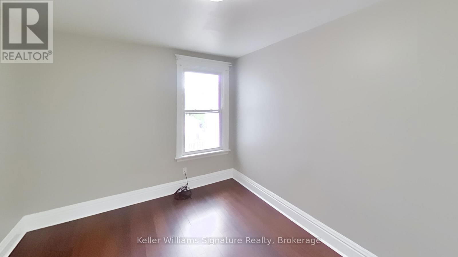 2 - 104 ROSSLYN AVENUE NORTH Image 8