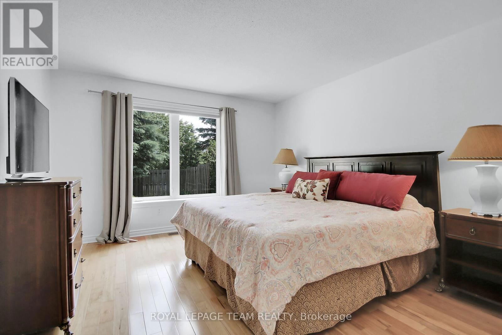 9 WEAVER CRESCENT Image 13