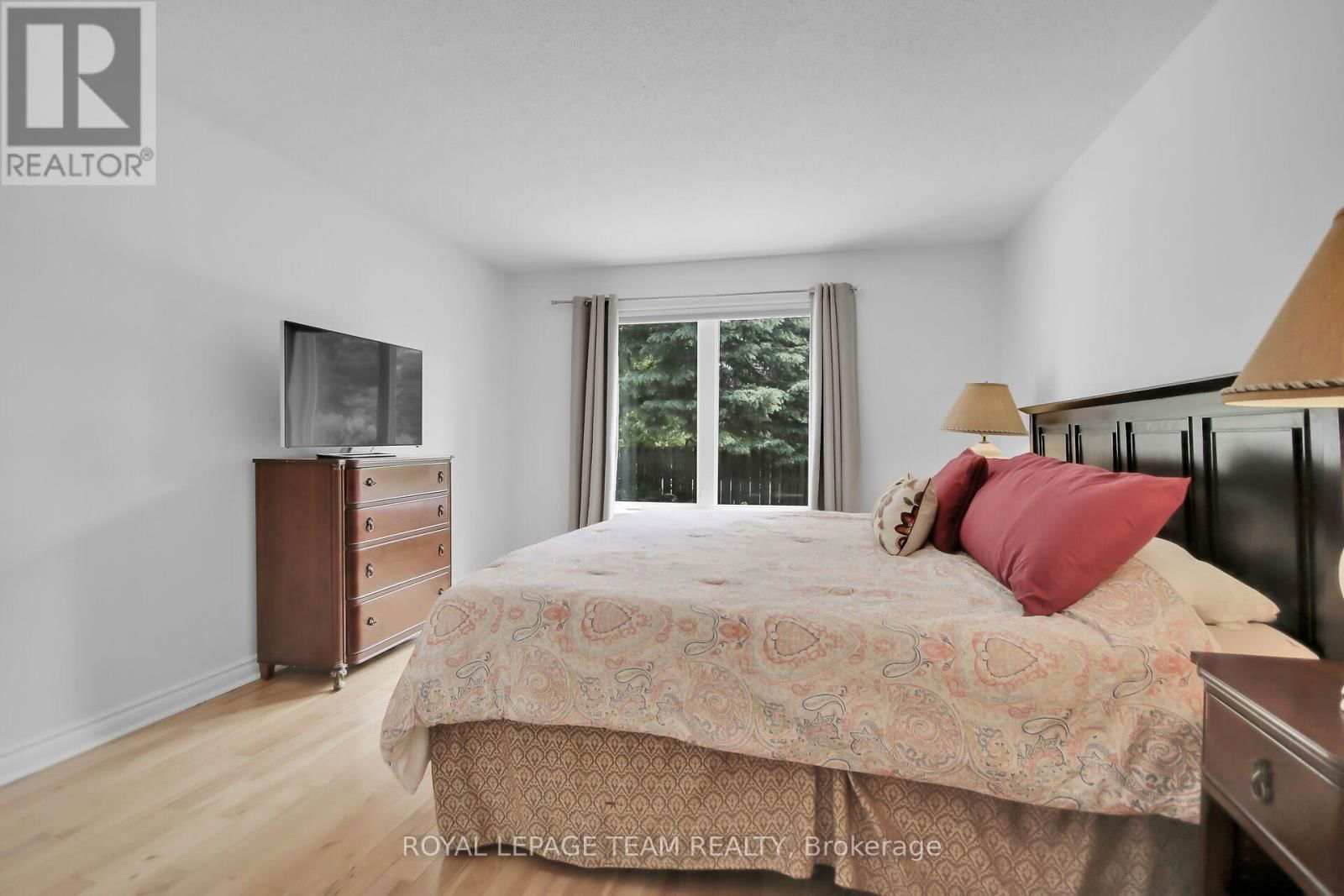 9 WEAVER CRESCENT Image 14
