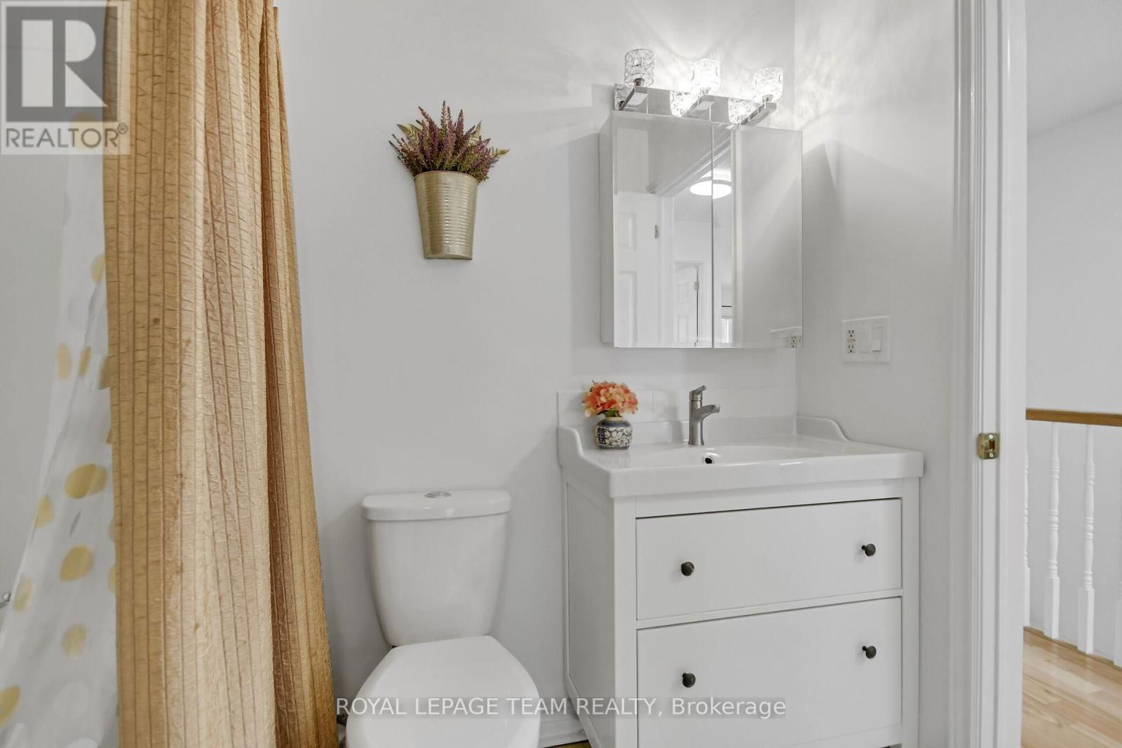 9 WEAVER CRESCENT Image 15