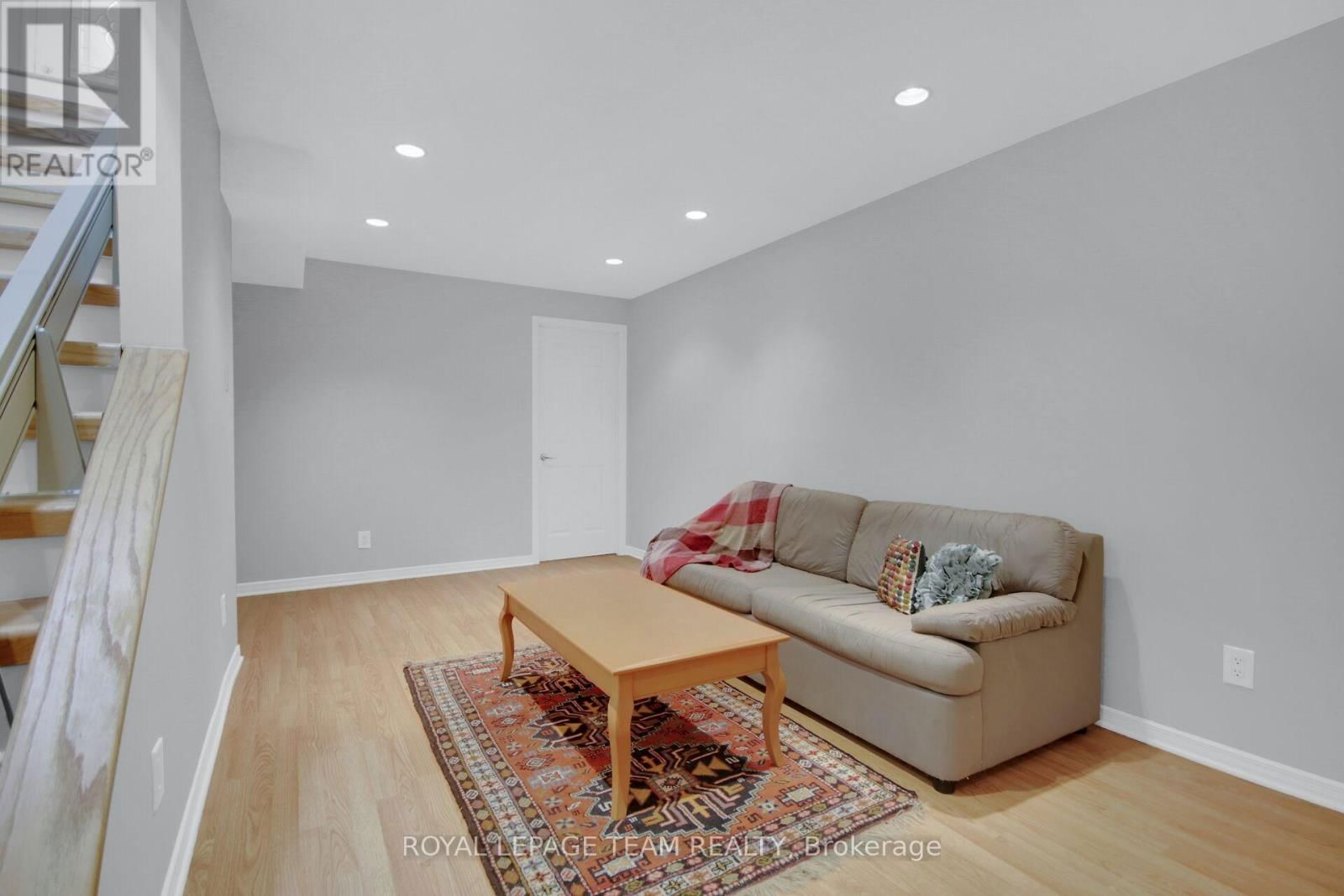 9 WEAVER CRESCENT Image 18