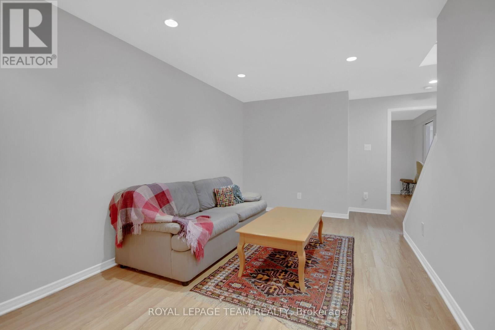 9 WEAVER CRESCENT Image 19