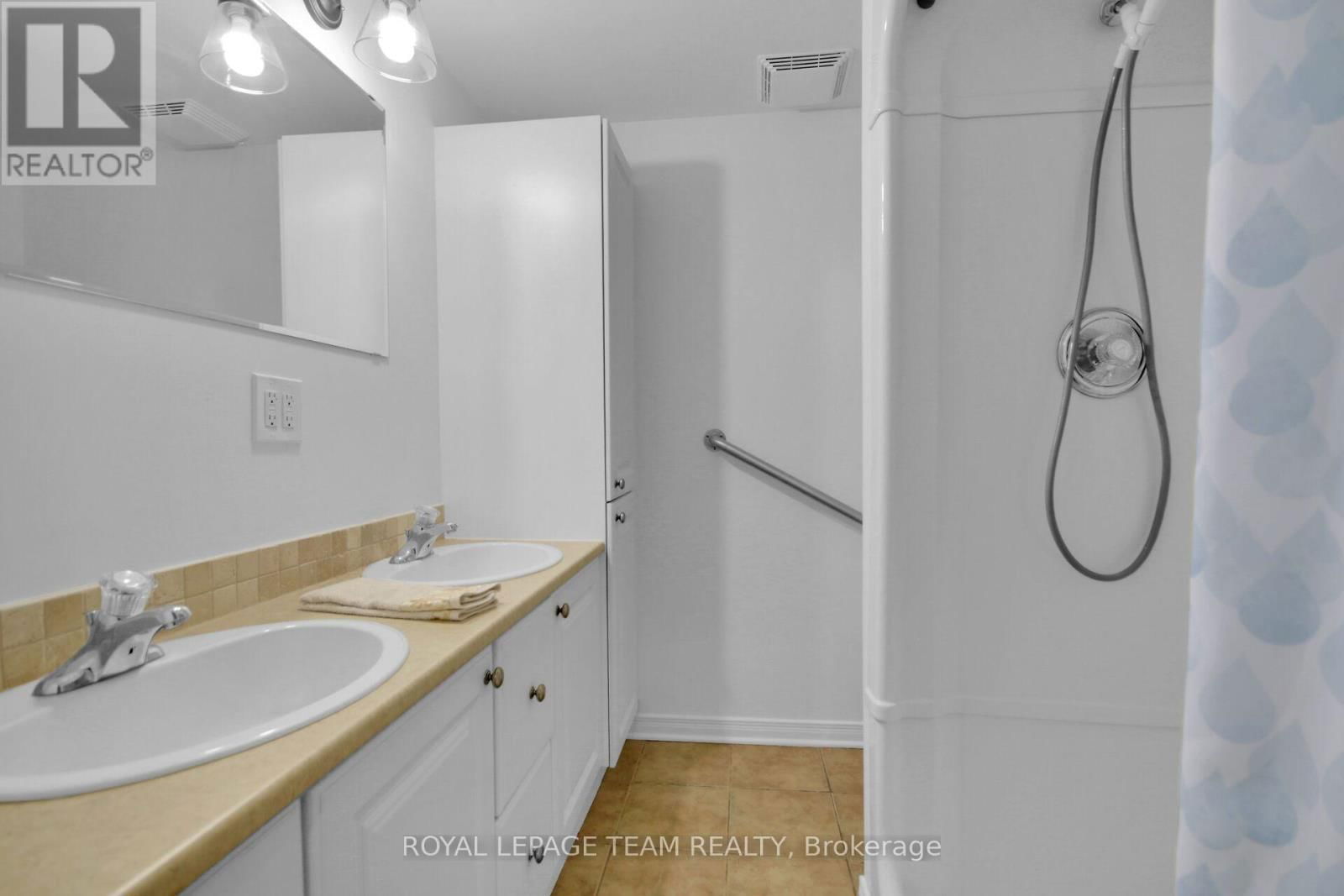 9 WEAVER CRESCENT Image 21