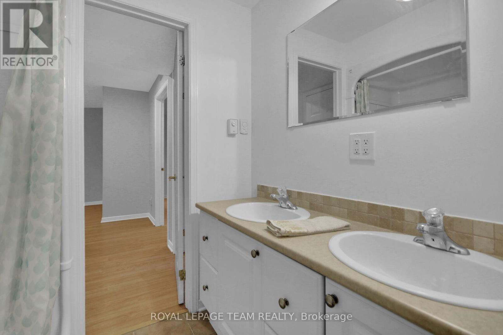 9 WEAVER CRESCENT Image 22
