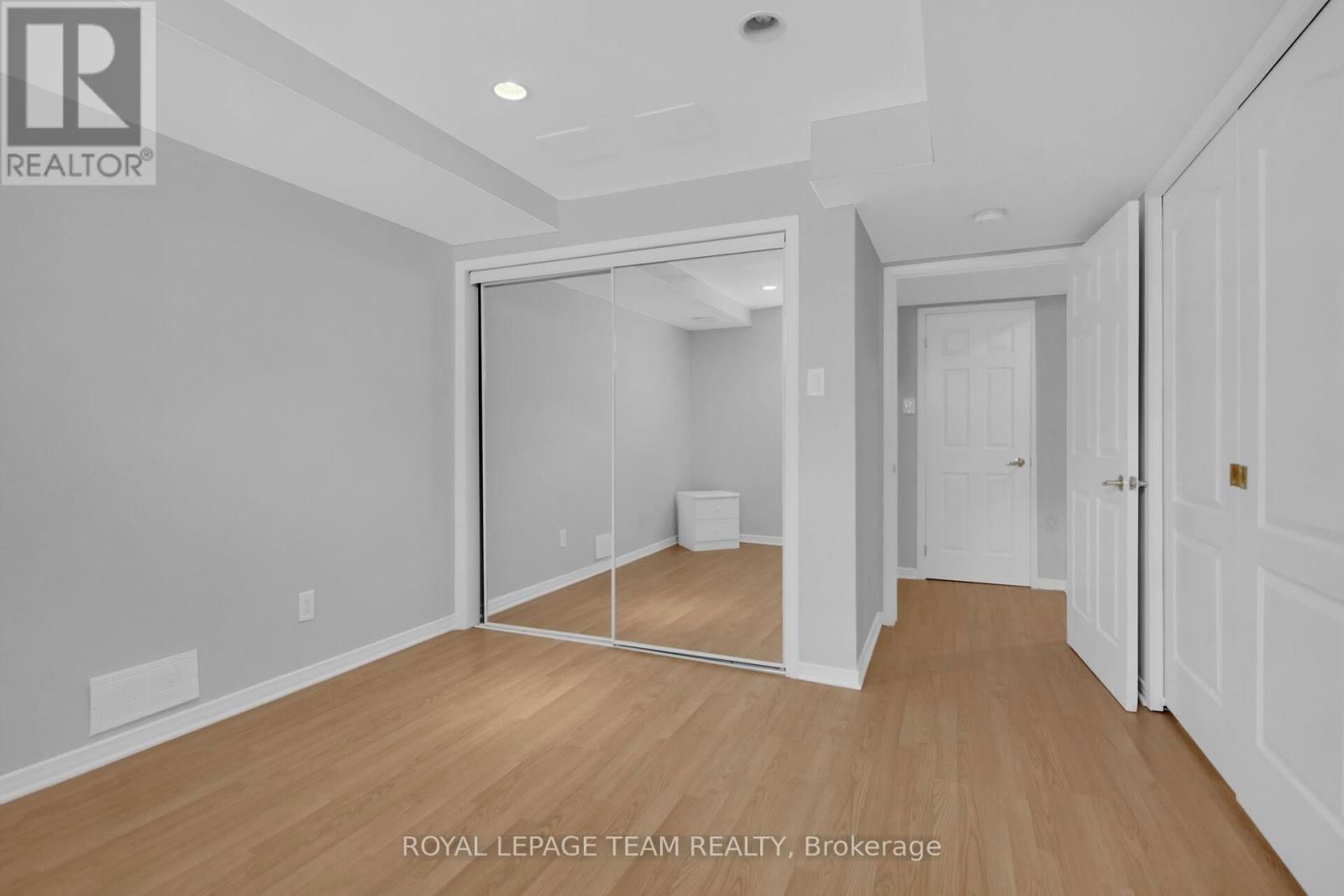 9 WEAVER CRESCENT Image 23