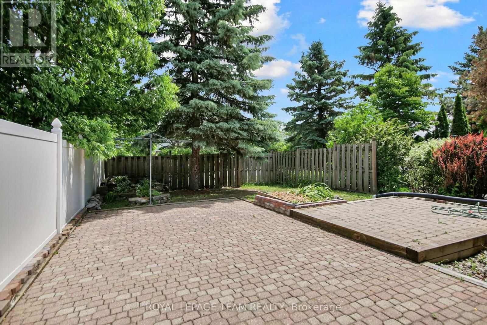 9 WEAVER CRESCENT Image 28