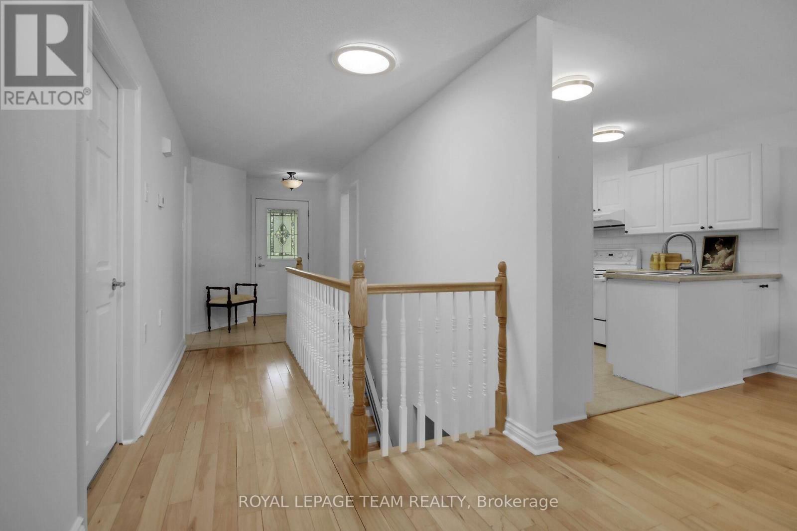 9 WEAVER CRESCENT Image 4