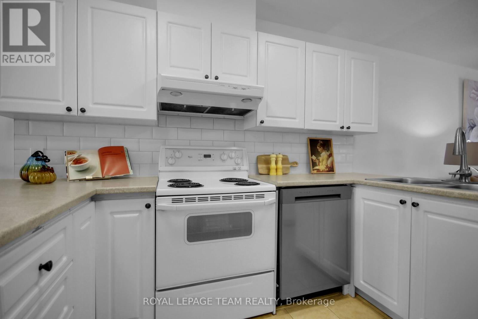 9 WEAVER CRESCENT Image 6