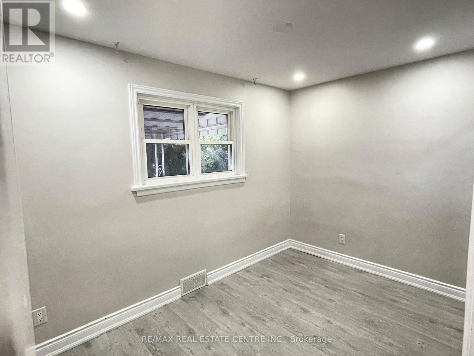 5866 VALLEY WAY Image 12