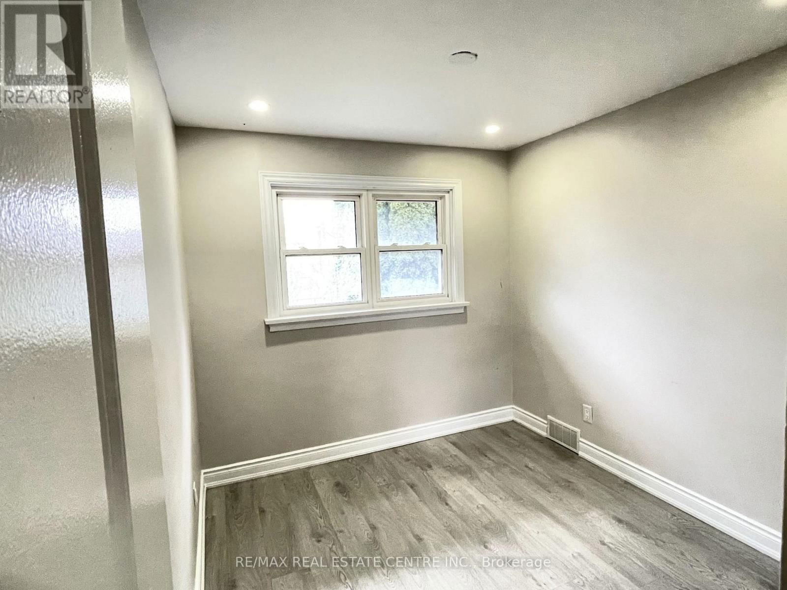 5866 VALLEY WAY Image 13