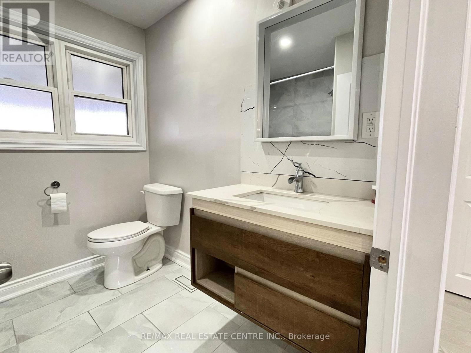 5866 VALLEY WAY Image 14
