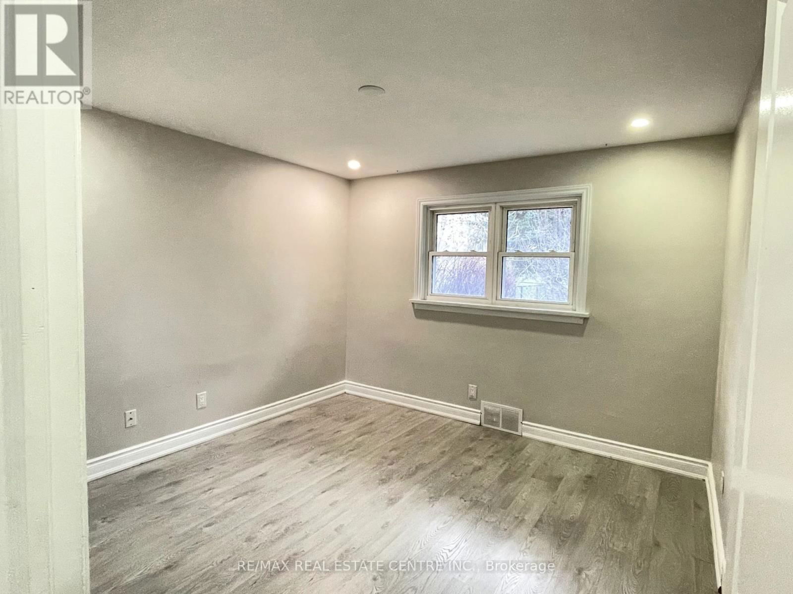 5866 VALLEY WAY Image 15