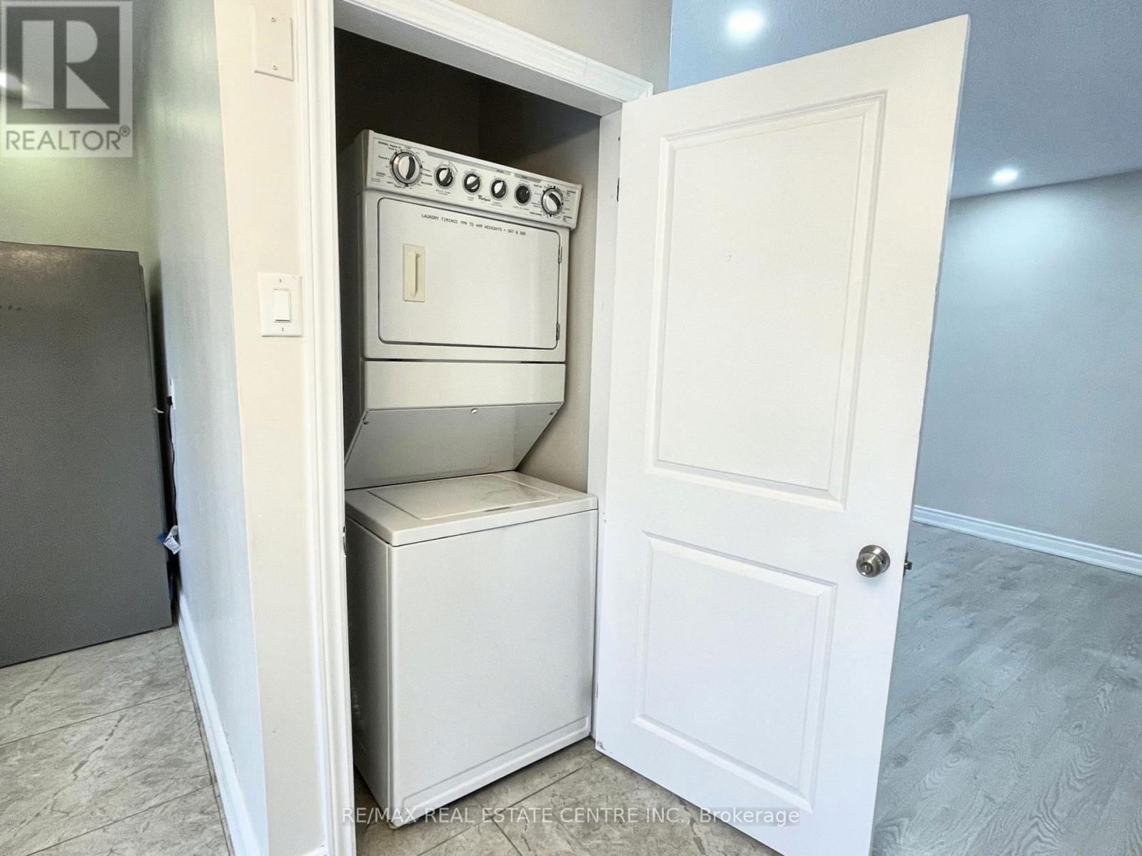 5866 VALLEY WAY Image 17