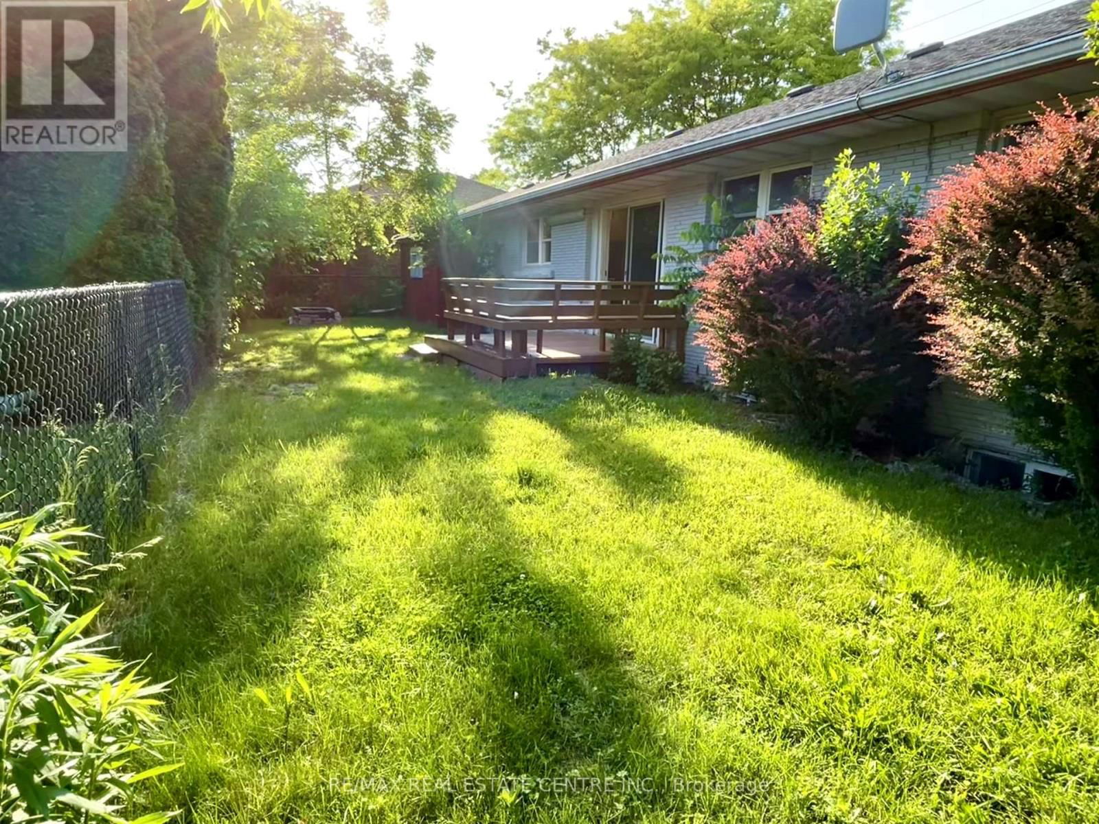 5866 VALLEY WAY Image 21