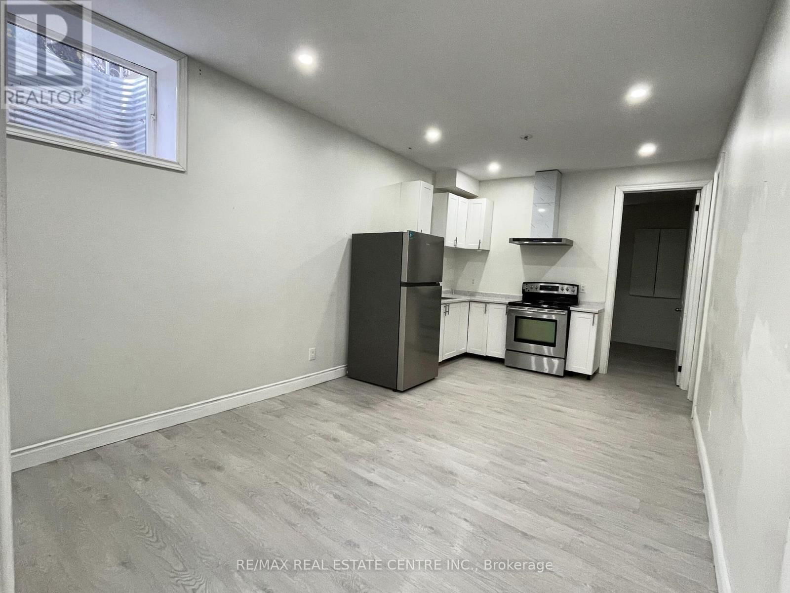 5866 VALLEY WAY Image 24