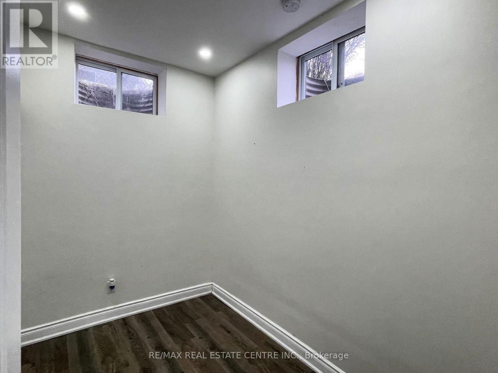 5866 VALLEY WAY Image 30