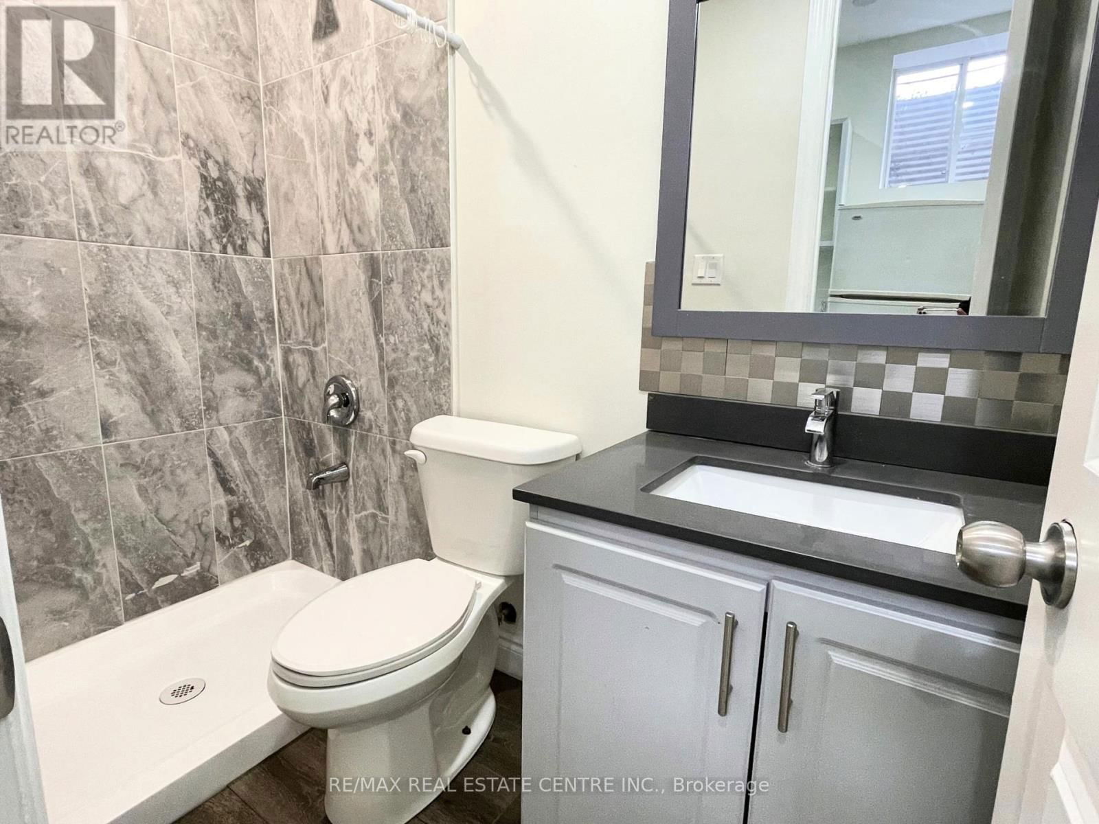 5866 VALLEY WAY Image 31