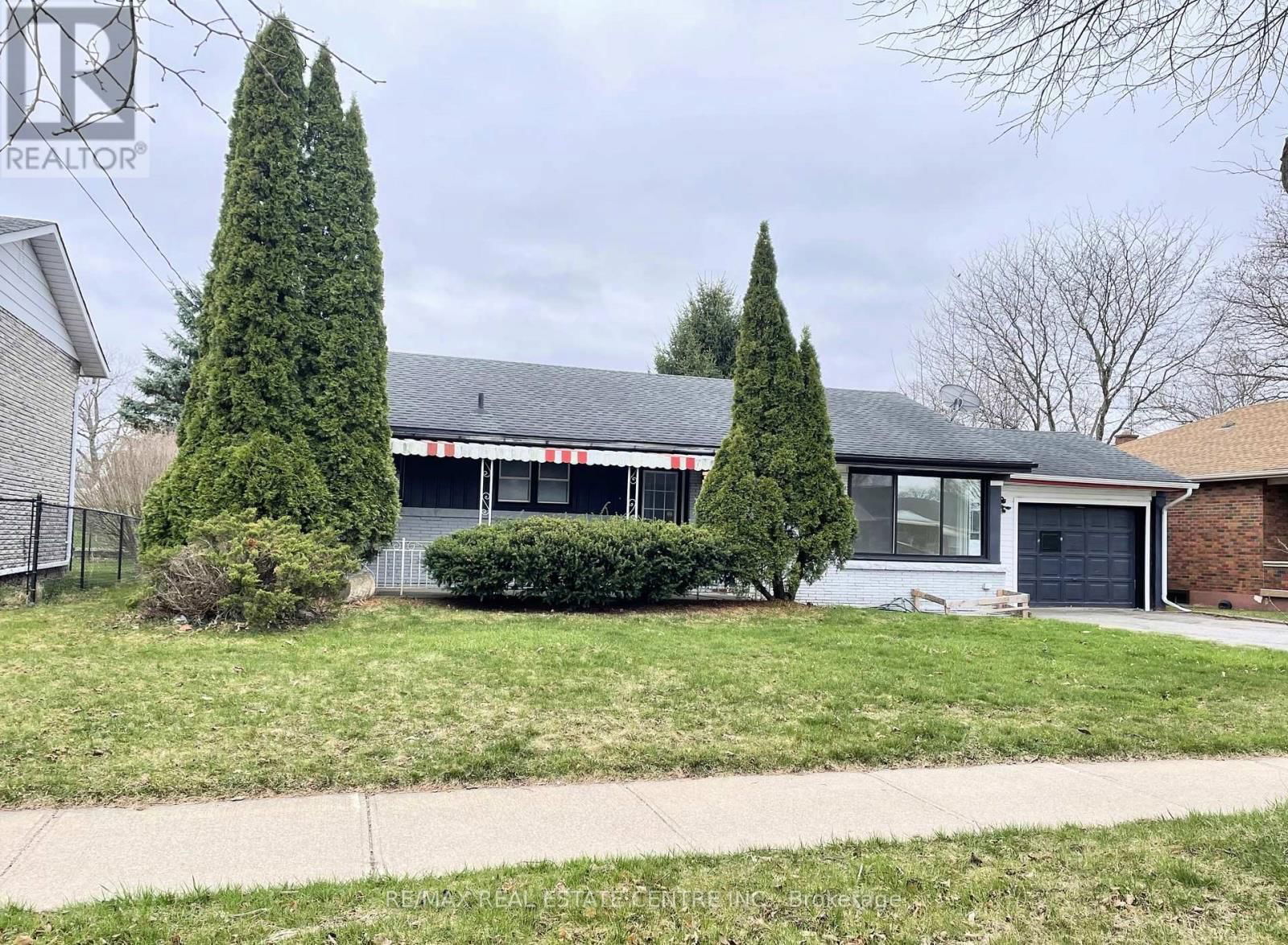 5866 VALLEY WAY Image 32