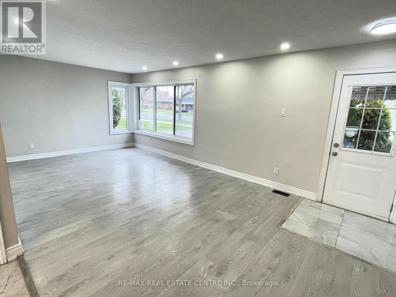5866 VALLEY WAY Image 5