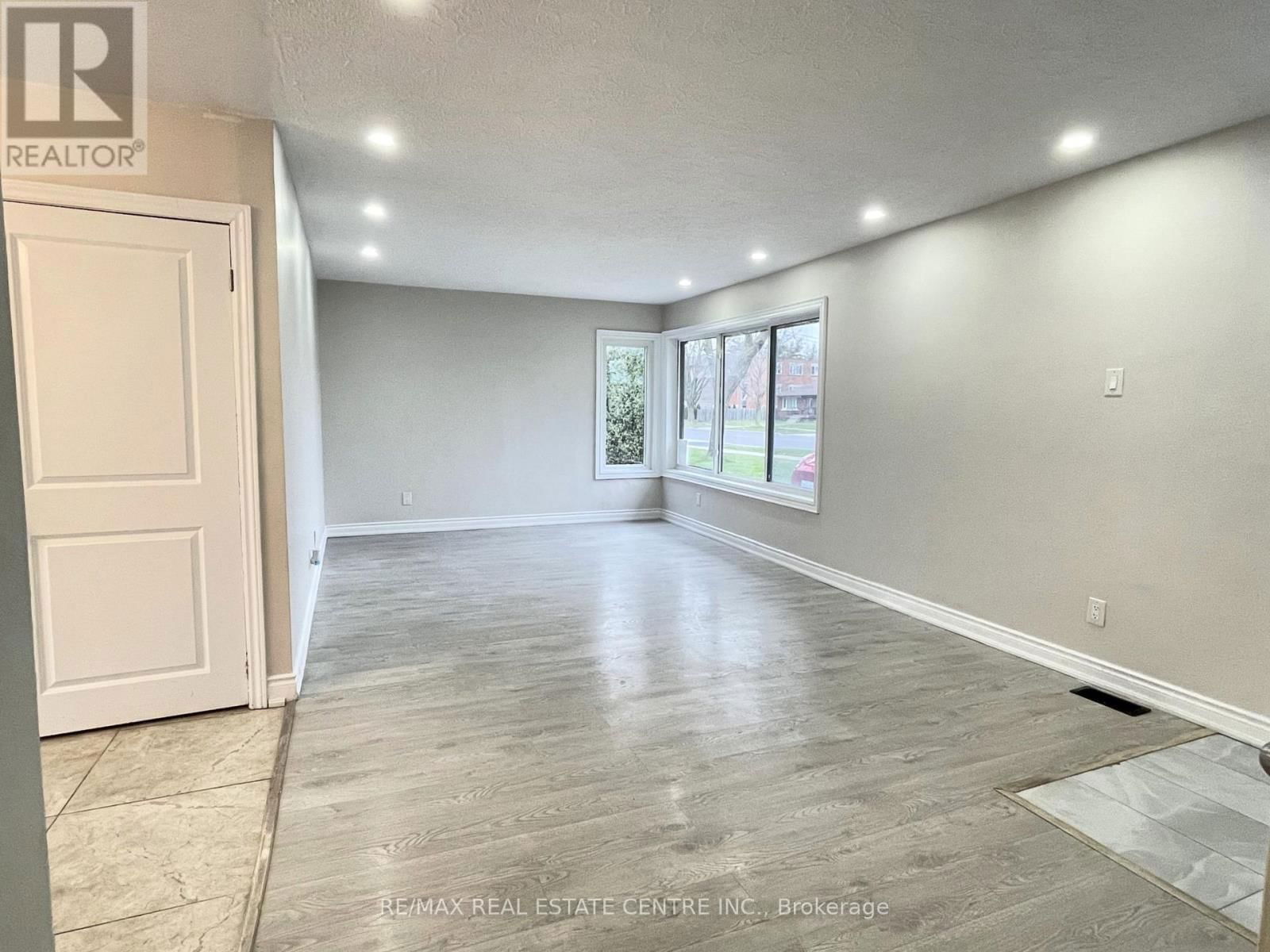 5866 VALLEY WAY Image 6