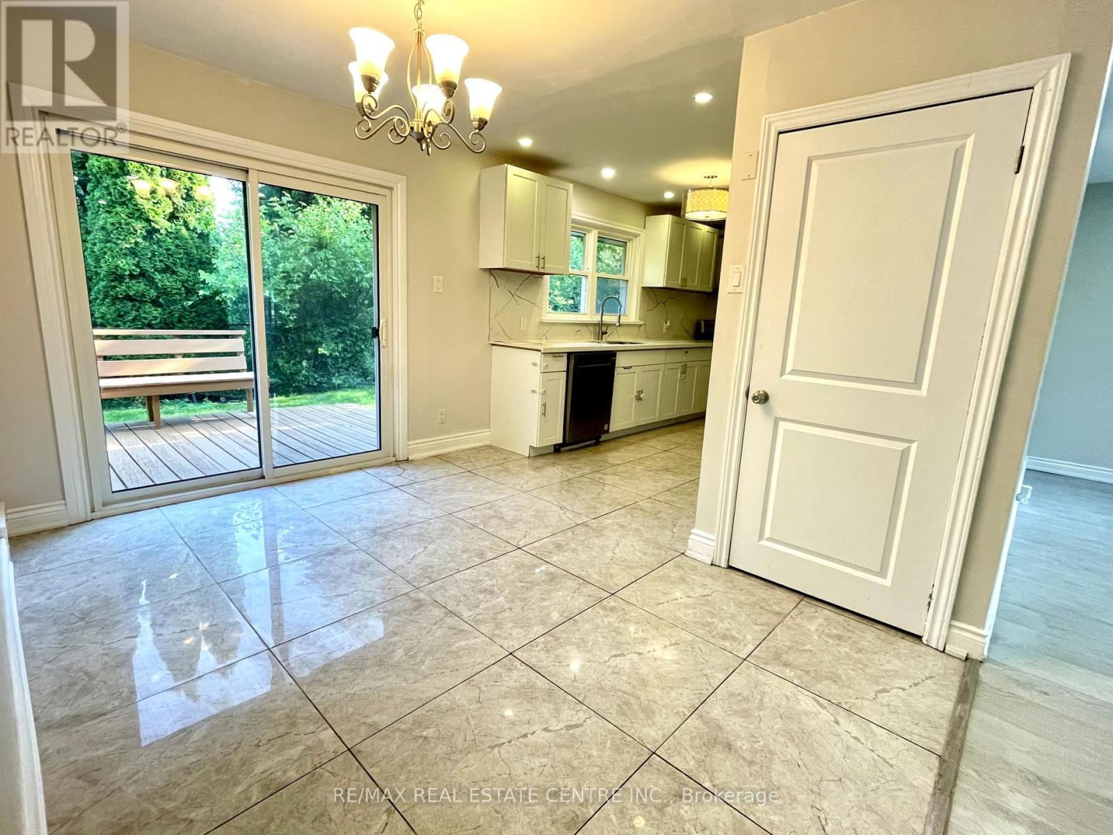 5866 VALLEY WAY Image 8