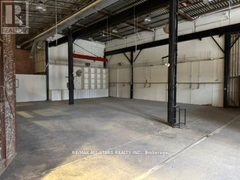 101 ENTRANCE DRIVE Image 10